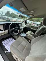 thumb 2015 Toyota Sienna