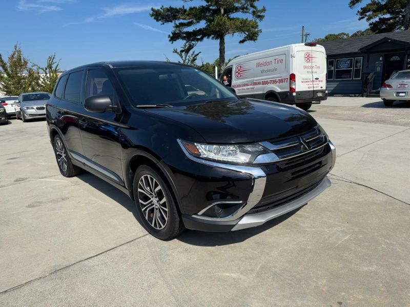 Used 2018 Mitsubishi Outlander JA4AD2A30JJ000812 for sale in loganville, GA image 3