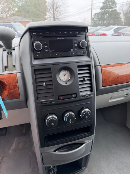 Used 2008 Chrysler Town & Country 2A8HR44HX8R118938 for sale in loganville, GA image 11