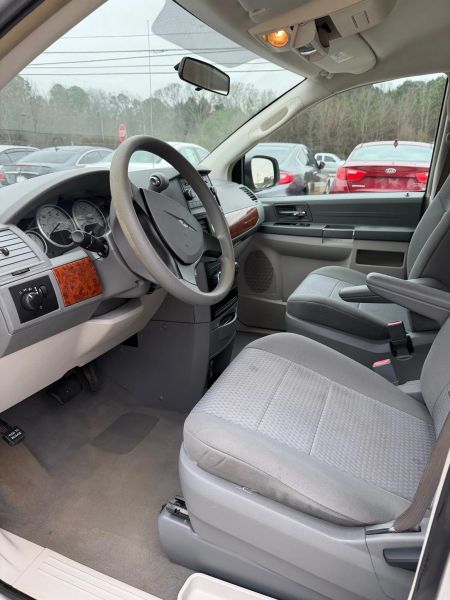 Used 2008 Chrysler Town & Country 2A8HR44HX8R118938 for sale in loganville, GA image 8