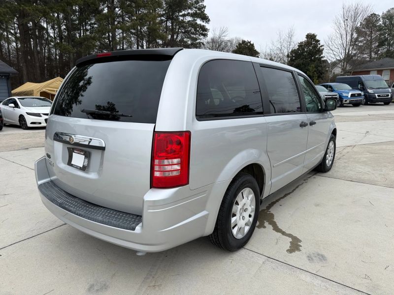 Used 2008 Chrysler Town & Country 2A8HR44HX8R118938 for sale in loganville, GA image 4