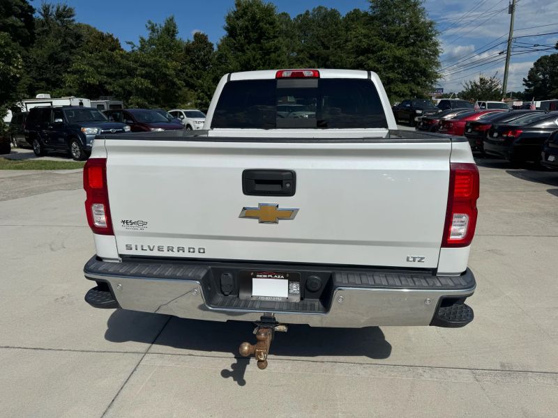detail 2017 Chevrolet Silverado 1500 Crew Cab