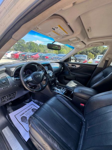 detail 2017 INFINITI QX70