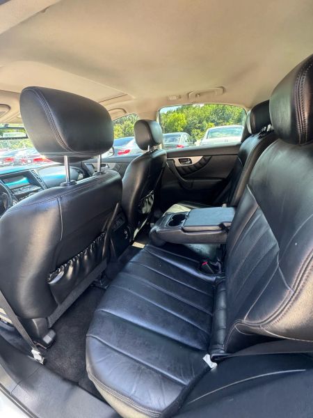 detail 2017 INFINITI QX70