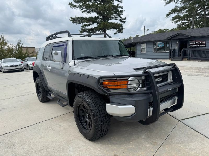 Used 2011 Toyota FJ Cruiser JTEBU4BF4BK111806 for sale in loganville, GA image 3